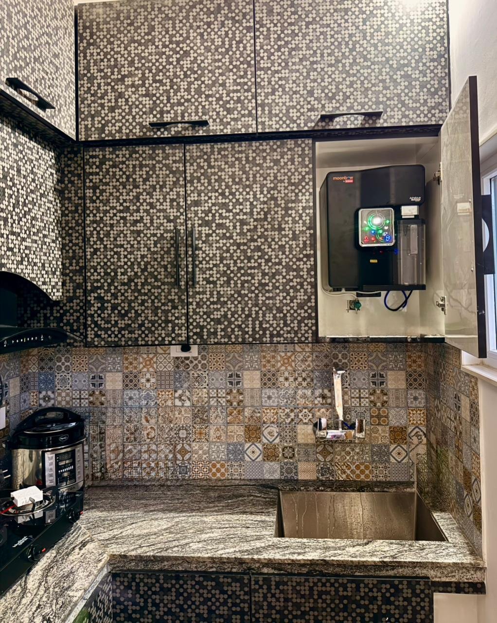 Room decor and artistic touches at Pear Meadows